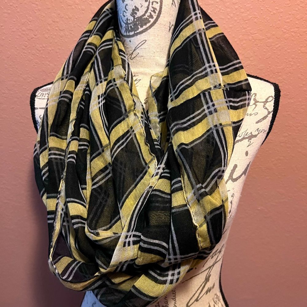 Chatties plaid infinity scarf